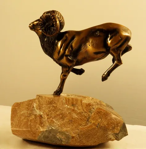 "Koç" eseri ALEXANDER DAVİDOV tarafından 2013 yılında Bronz Heykel tekniği ile yapılmıştır.