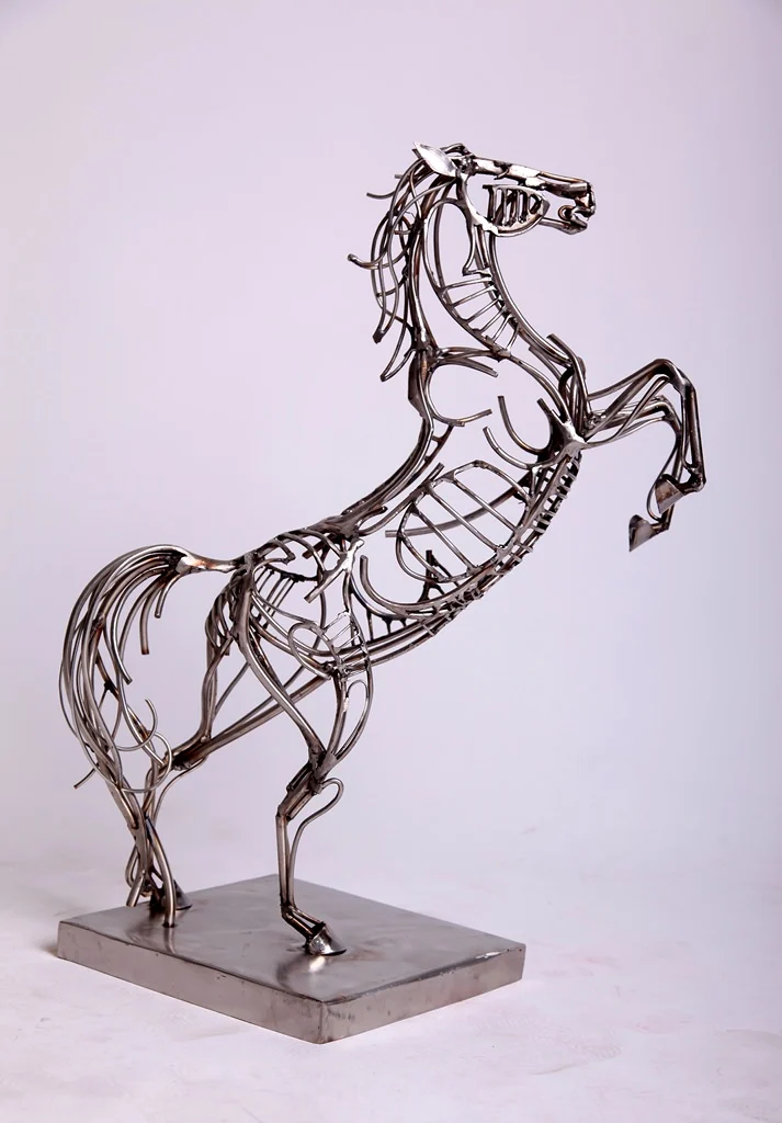 yakınlaştır "Şahlanan At" eseri ARİF ÇEKDERİ tarafından 2013 yılında 43x36x62 cm ölçülerinde Heykel tekniği ile yapılmıştır.