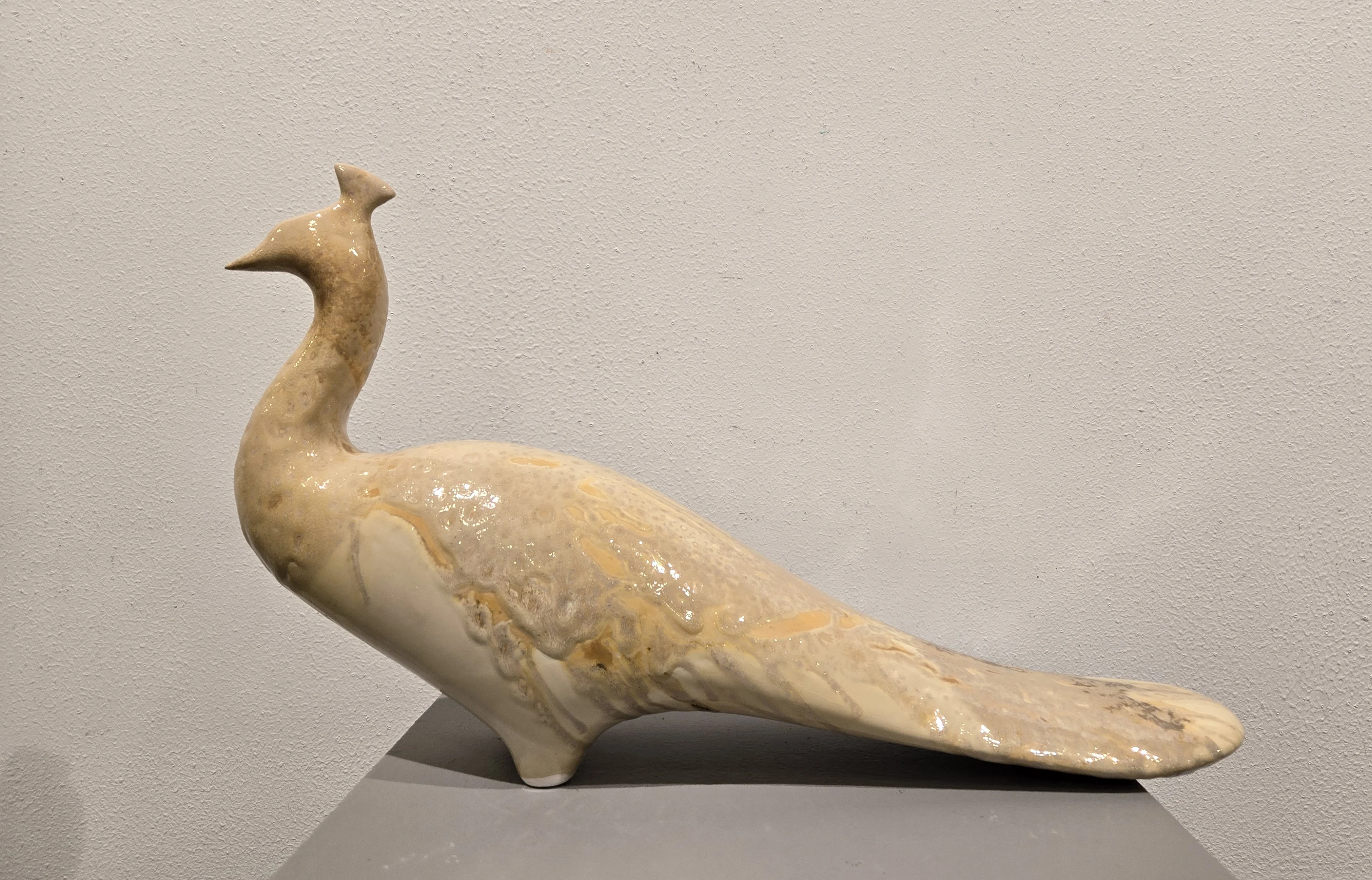 "Tavuskuşu" eseri ATİLA ÇAKIR tarafından 2025 yılında 33x57x15 cm ölçülerinde Seramik, Elle Şekillendirme tekniği ile yapılmıştır.