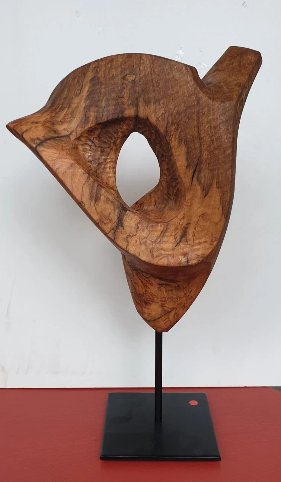 "İsimsiz" eseri AZİMET KARAMAN tarafından 2024 yılında 42x16x12 cm ölçülerinde Ahşap heykel - Zeytin ağacı tekniği ile yapılmıştır.