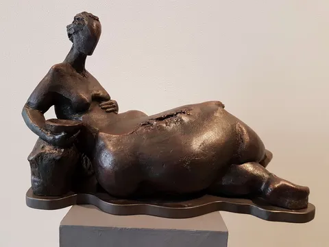 "İsimsiz" eseri AZİMET KARAMAN tarafından 2018 yılında 34x50x23 cm ölçülerinde Seramik tekniği ile yapılmıştır.