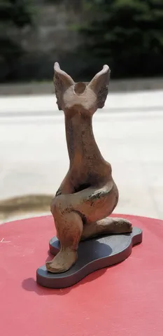 "İsimsiz" eseri AZİMET KARAMAN tarafından 2019 yılında 35x28x15 cm ölçülerinde Seramik tekniği ile yapılmıştır.