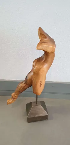 "İsimsiz" eseri AZİMET KARAMAN tarafından 2019 yılında 44x22x10 cm ölçülerinde Tuval üzeri yağlı boya tekniği ile yapılmıştır.