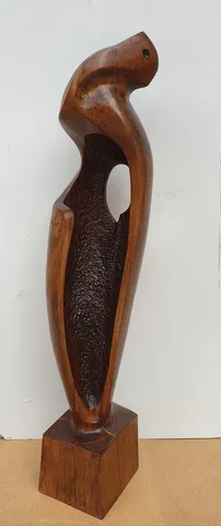 "İsimsiz" eseri AZİMET KARAMAN tarafından 2022 yılında 114x26x23 cm ölçülerinde Ahşap Yontu - Ceviz tekniği ile yapılmıştır.