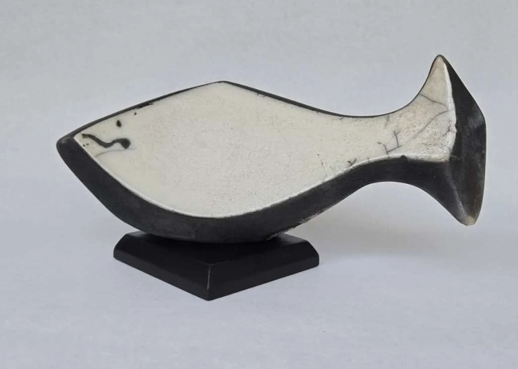 "İsimsiz" eseri BETÜL DEMİR tarafından 2015 yılında 12x26x15 cm ölçülerinde Seramik, Raku Tekniği tekniği ile yapılmıştır.