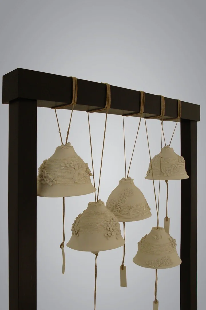 yakınlaştır "İsimsiz" eseri BETÜL DEMİR tarafından 2011 yılında 120x70x30 cm ölçülerinde Seramik tekniği ile yapılmıştır.