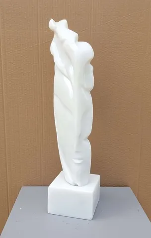 "İsimsiz" eseri DEMET KAYA tarafından 2021 yılında 53x15x12 cm ölçülerinde Mermer Heykel tekniği ile yapılmıştır.