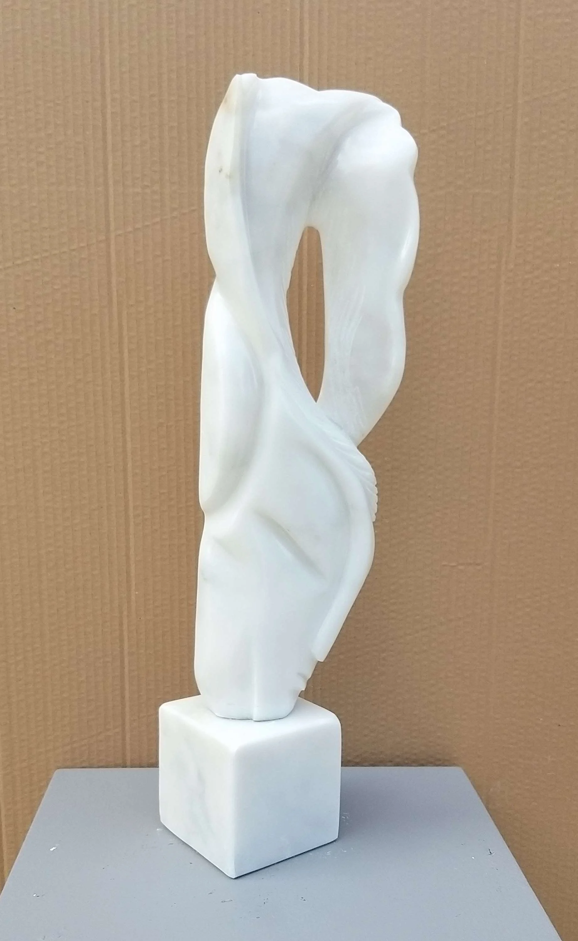 "İsimsiz" eseri DEMET KAYA tarafından 2021 yılında 56x15x10 cm ölçülerinde Mermer Heykel tekniği ile yapılmıştır.