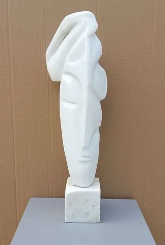 DEMET KAYA — “İsimsiz”, 2021 "İsimsiz" eseri DEMET KAYA tarafından 2021 yılında 59x19x16 cm ölçülerinde Mermer Heykel tekniği ile yapılmıştır.