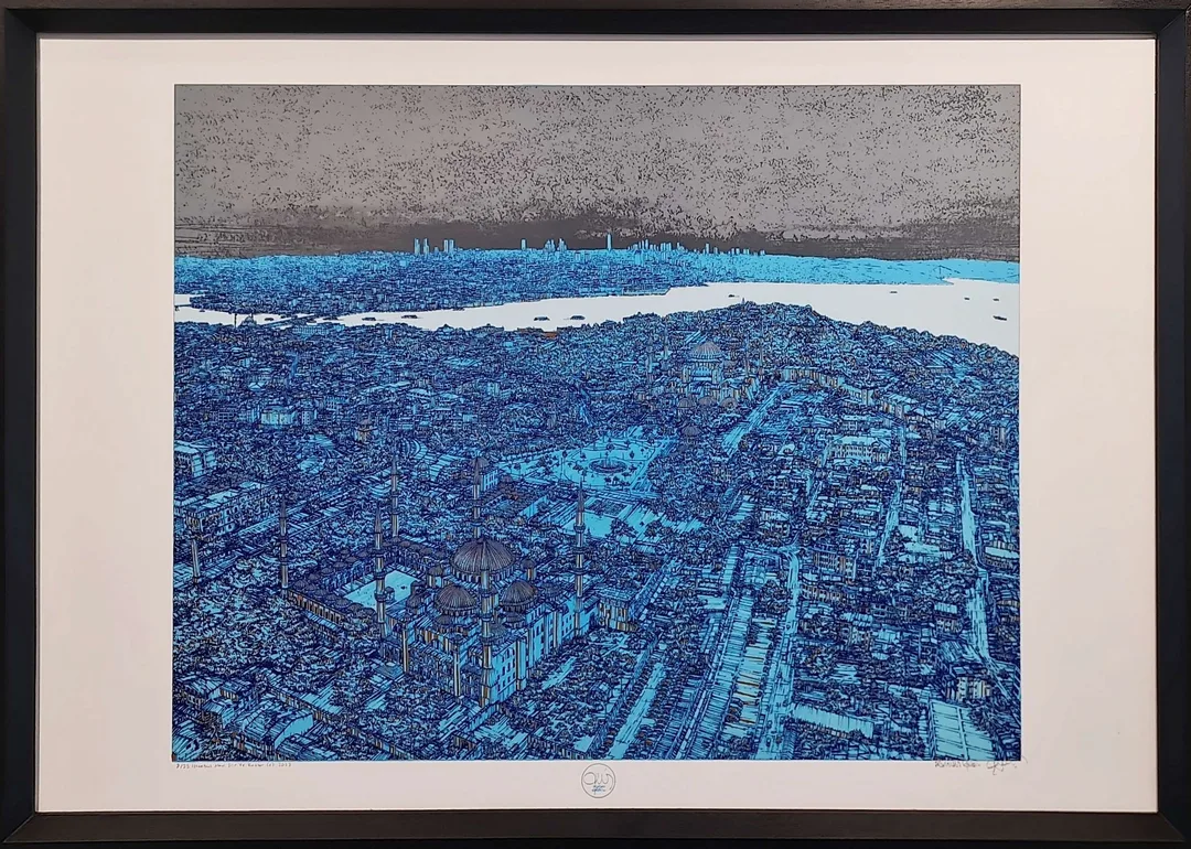 "İstanbul Mavi Şiir ve Kuşlar (E)" eseri DEVRİM ERBİL tarafından 2023 yılında 70x100 cm ölçülerinde Serigrafi tekniği ile yapılmıştır.