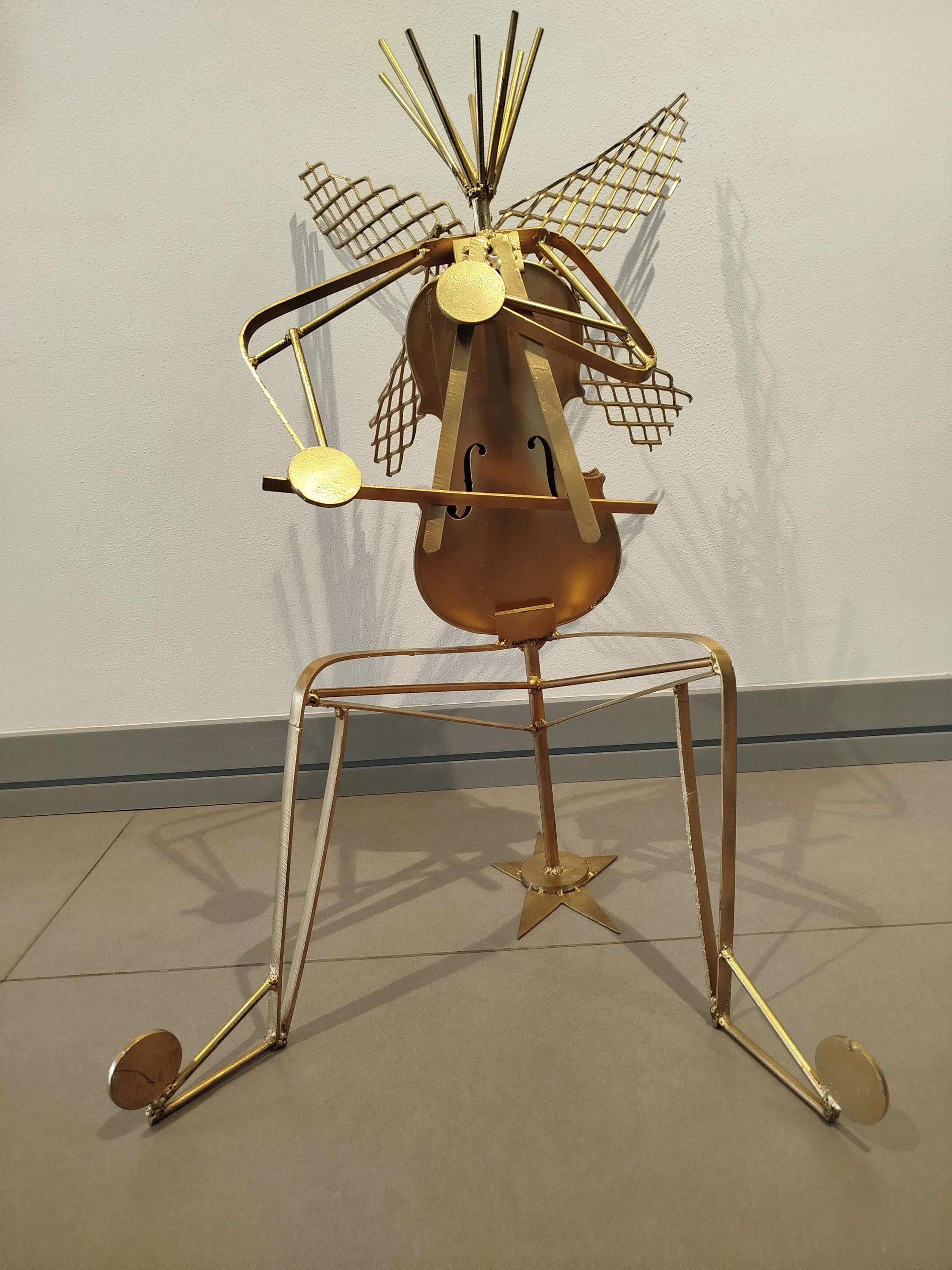"A Fantastic Song" eseri DOĞAN KARAKILIÇ tarafından 2025 yılında 88x54x55 cm ölçülerinde Metal, Keman, Karışık Teknik tekniği ile yapılmıştır.