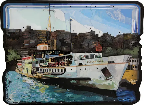 EMRE LÜLE — “Vapur”, 2016 "Vapur" eseri EMRE LÜLE tarafından 2016 yılında 70x100 cm ölçülerinde Poliplastik tekniği ile yapılmıştır.