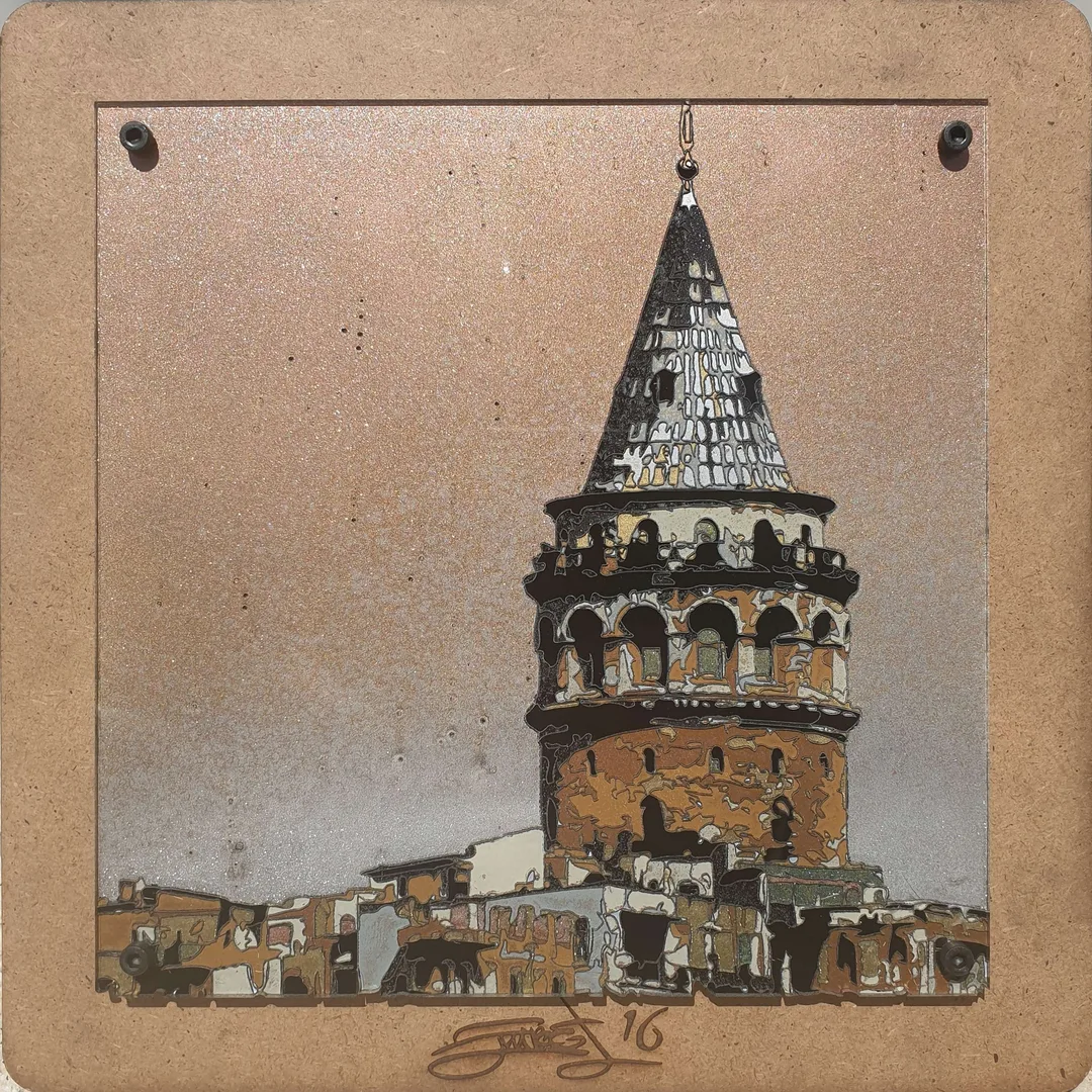 yakınlaştır "Galata" eseri EMRE LÜLE tarafından 2016 yılında 25x25 cm ölçülerinde Poliplastik tekniği ile yapılmıştır.