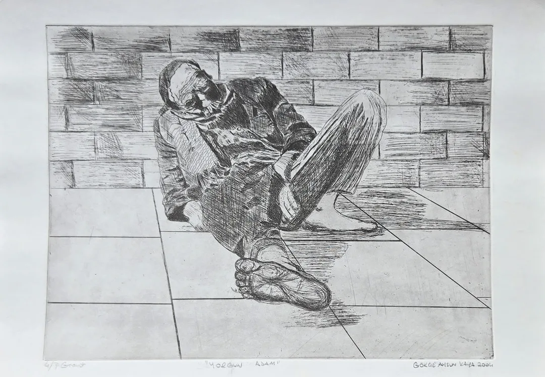 "Yorgun Adam" eseri GÖKÇE AYSUN KAYA tarafından 2004 yılında 35x50 cm ölçülerinde Gravür tekniği ile yapılmıştır.
