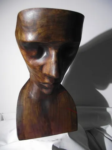"İsimsiz" eseri HAKAN ERASLAN tarafından 2014 yılında 65x37x45 cm ölçülerinde Heykel tekniği ile yapılmıştır.