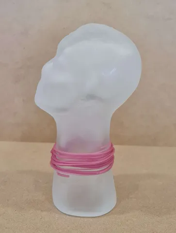 HALE FERİHA HENDEKCİGİL — “Pembe Halkalı Cam Büst”, 2019 "Pembe Halkalı Cam Büst" eseri HALE FERİHA HENDEKCİGİL tarafından 2019 yılında 27x10x17 cm ölçülerinde Cam tekniği ile yapılmıştır.