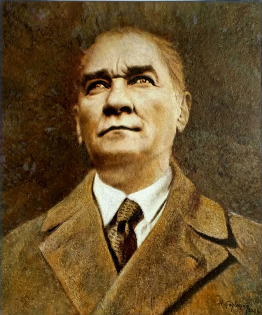 "Atatürk" eseri HASAN ÇAĞLAYAN tarafından 2023 yılında 60x50 cm ölçülerinde Tuval üzeri karışık teknik tekniği ile yapılmıştır.