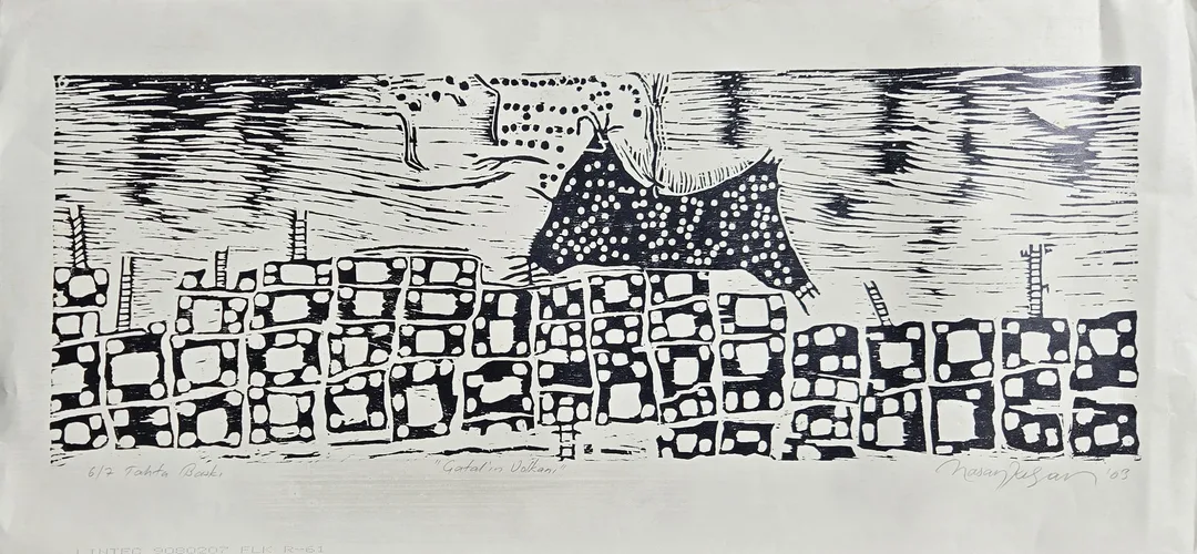 yakınlaştır "Çatal'ın Volkanı" eseri HASAN KIRAN tarafından 2003 yılında 46x100 cm ölçülerinde Ağaç Baskı tekniği ile yapılmıştır.