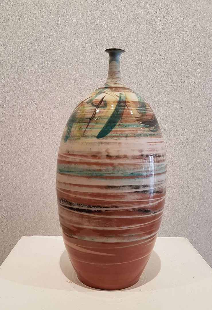 yakınlaştır "İsimsiz" eseri HASAN ŞAHBAZ tarafından 36x17x17 cm ölçülerinde Seramik tekniği ile yapılmıştır.