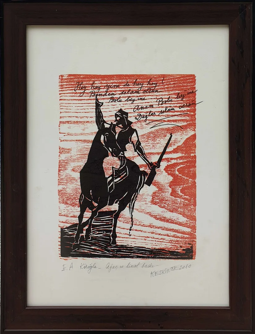 yakınlaştır "Köroğlu" eseri KAYIHAN KESKİNOK tarafından 2010 yılında 30x29 cm ölçülerinde Ağaç Baskı + Linol Baskı tekniği ile yapılmıştır.