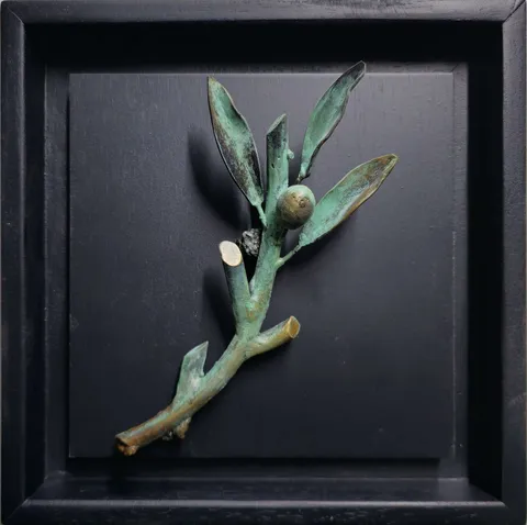 "Zeytin Dalı - II" eseri METİN KILIÇ tarafından 2023 yılında 20x20 cm ölçülerinde Bronz Heykel tekniği ile yapılmıştır.