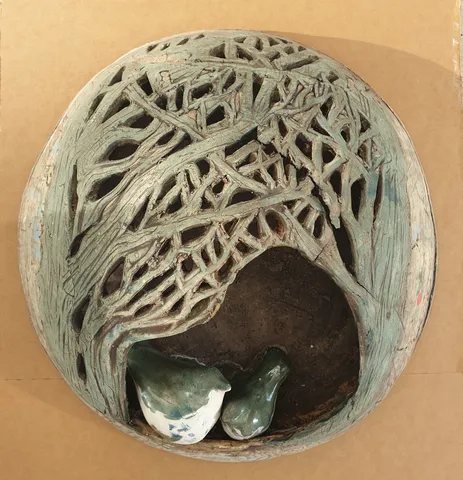 MİNE POYRAZ — “Ağaçlar 1”, 2024 "Ağaçlar 1" eseri MİNE POYRAZ tarafından 2024 yılında 37x37 cm ölçülerinde Seramik Ajur Tekniği tekniği ile yapılmıştır.