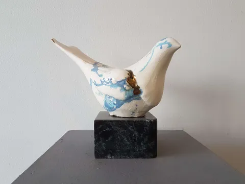 "İsimsiz" eseri MİNE POYRAZ tarafından 2017 yılında 20x27x13 cm ölçülerinde Seramik tekniği ile yapılmıştır.