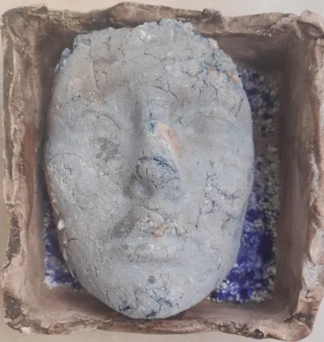 MİNE POYRAZ — “Yüzler Serisi -7”, 2023 "Yüzler Serisi -7" eseri MİNE POYRAZ tarafından 2023 yılında 16x16x10 cm ölçülerinde Seramik tekniği ile yapılmıştır.
