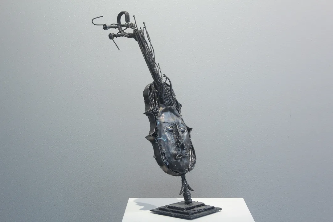 "Keman" eseri MURAT YILDIRIMÇAKAR tarafından 2017 yılında 18x61x14 cm ölçülerinde Metal tekniği ile yapılmıştır.