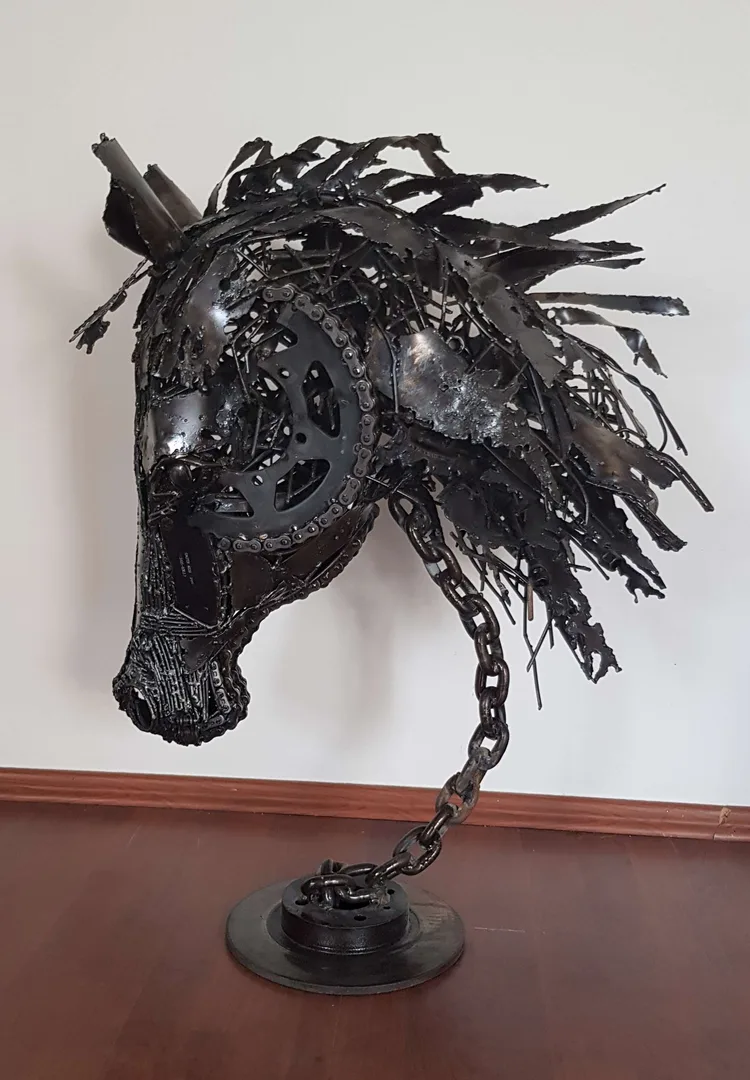 yakınlaştır "AT Büstü" eseri MURAT YILDIRIMÇAKAR tarafından 2017 yılında 80x70x35 cm ölçülerinde Metal tekniği ile yapılmıştır.