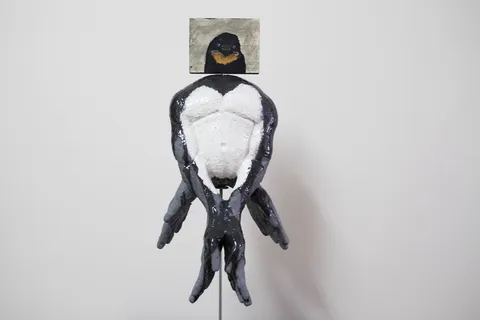 ONUR ÖZTEPE — “Kırlangıçdonu”, 2013 "Kırlangıçdonu" eseri ONUR ÖZTEPE tarafından 2013 yılında 70x25x27 cm ölçülerinde Seramik tekniği ile yapılmıştır.