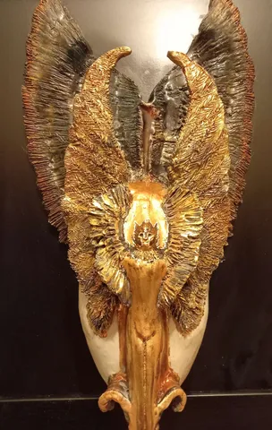 "Melek Maskesi - Rölyef" eseri ORÇUN İLTER tarafından 2020 yılında 65x54x12 cm ölçülerinde Seramik tekniği ile yapılmıştır.