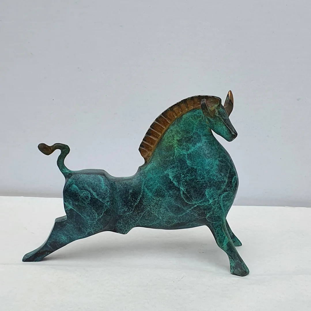"Boğa" eseri SADEGH ATHAM tarafından 2023 yılında 15x20x8 cm ölçülerinde Bronz Heykel tekniği ile yapılmıştır.
