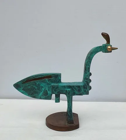 SADEGH ATHAM — “Horoz”, 2022 "Horoz" eseri SADEGH ATHAM tarafından 2022 yılında 22x26x9 cm ölçülerinde Bronz Heykel tekniği ile yapılmıştır.