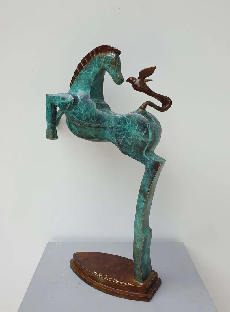 yakınlaştır "At ve Kuş -1" eseri SADEGH ATHAM tarafından 2023 yılında 46x30x10 cm ölçülerinde Bronz Heykel tekniği ile yapılmıştır.