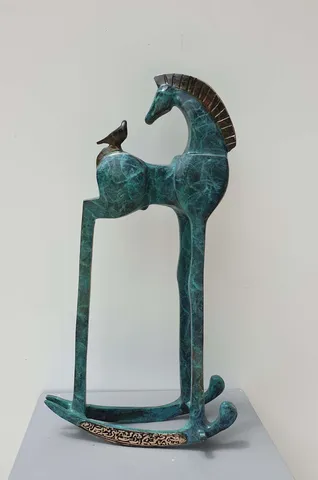 "Atve Kuş  -2" eseri SADEGH ATHAM tarafından 2023 yılında 50x25x15 cm ölçülerinde Bronz Heykel tekniği ile yapılmıştır.