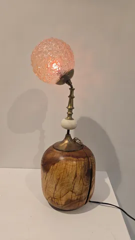 "Lamba" eseri SERKAN ERKOÇ tarafından 2026 yılında 62x20x20 cm ölçülerinde Metal, ahşap, cam tekniği ile yapılmıştır.