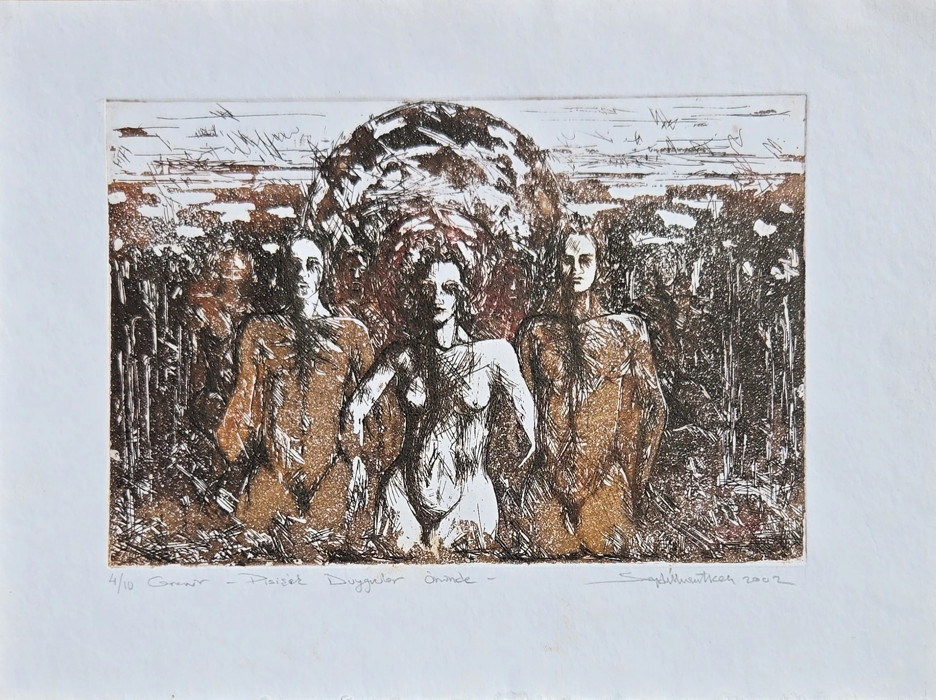 "Pisişik Duygular Önünde" eseri SEYDİ MURAT KOÇ tarafından 2002 yılında 22x30 cm ölçülerinde Gravür tekniği ile yapılmıştır.