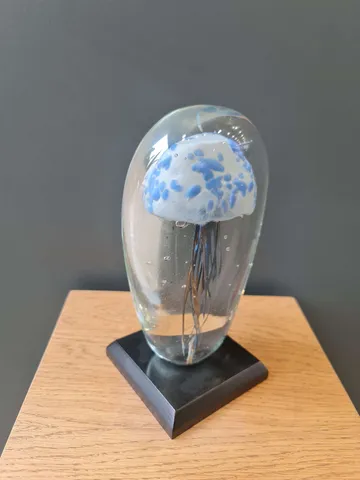 UFUK AKBEY — “İsimsiz”, 2022 "İsimsiz" eseri UFUK AKBEY tarafından 2022 yılında 21x10x10 cm ölçülerinde Cam tekniği ile yapılmıştır.