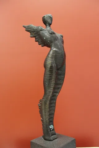 UMUT DEVRİM CAN — “İsimsiz”, 2008 "İsimsiz" eseri UMUT DEVRİM CAN tarafından 2008 yılında 42x13x12 cm ölçülerinde Bronz Heykel tekniği ile yapılmıştır.