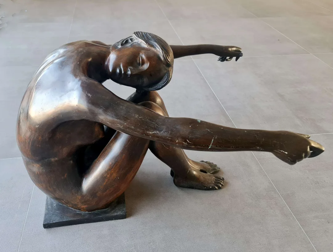 yakınlaştır "İsimsiz" eseri VİNCENZO CİNQUE tarafından 50x80x62 cm ölçülerinde Bronz Heykel tekniği ile yapılmıştır.