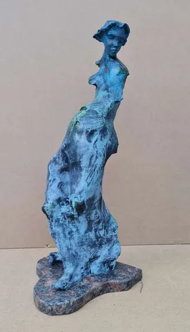 "İsimsiz" eseri VOLKAN DEMİR tarafından 2024 yılında 46x26x20 cm ölçülerinde Polyester Döküm tekniği ile yapılmıştır.