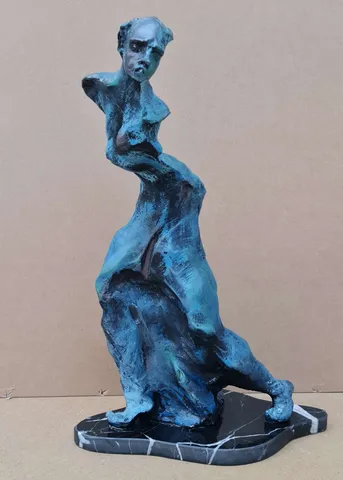"İsimsiz" eseri VOLKAN DEMİR tarafından 2024 yılında 46x20x28 cm ölçülerinde Polyester Döküm tekniği ile yapılmıştır.