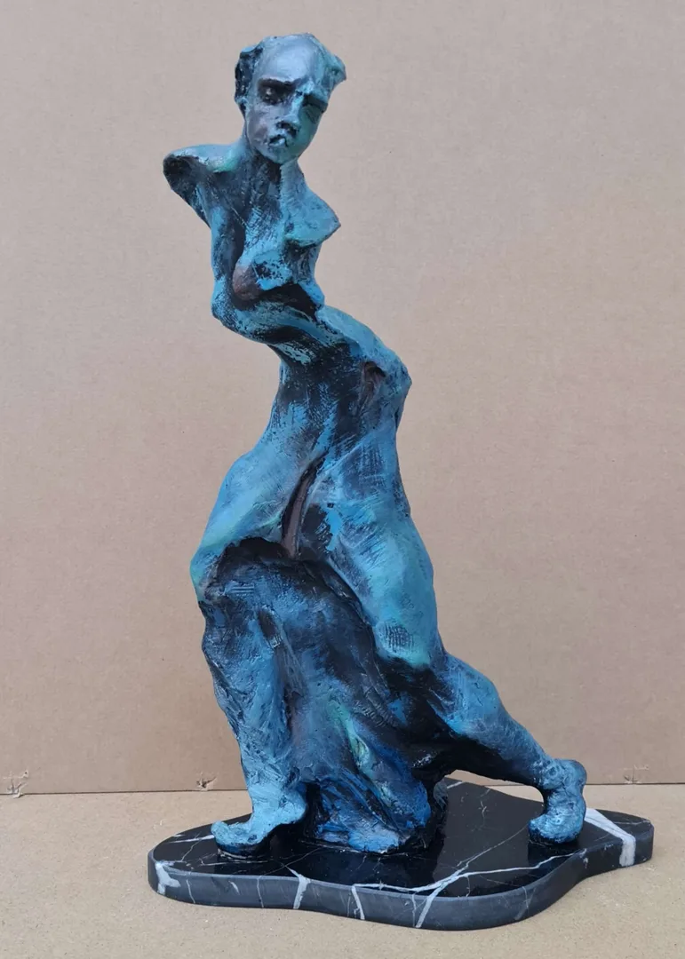 "İsimsiz" eseri VOLKAN DEMİR tarafından 2024 yılında 46x20x28 cm ölçülerinde Polyester Döküm tekniği ile yapılmıştır.