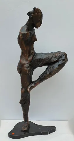 VOLKAN DEMİR — “İsimsiz”, 2024 "İsimsiz" eseri VOLKAN DEMİR tarafından 2024 yılında 62x30x23 cm ölçülerinde Polyester Döküm tekniği ile yapılmıştır.
