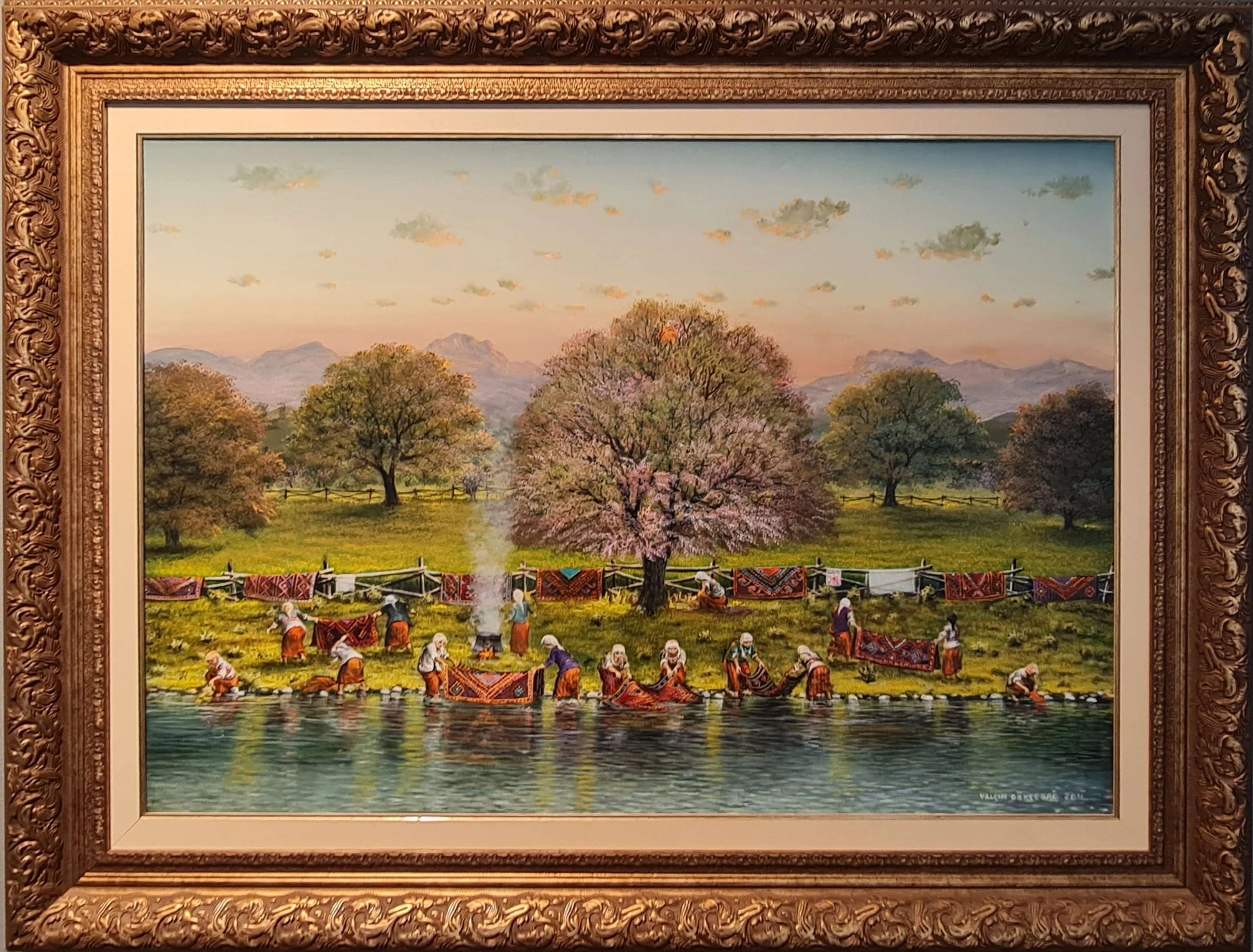 "Halı Yıkayanlar" eseri YALÇIN GÖKÇEBAĞ tarafından 2011 yılında 70x100 cm ölçülerinde Tuval üzeri yağlı boya tekniği ile yapılmıştır.