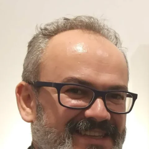 KAMURAN AK