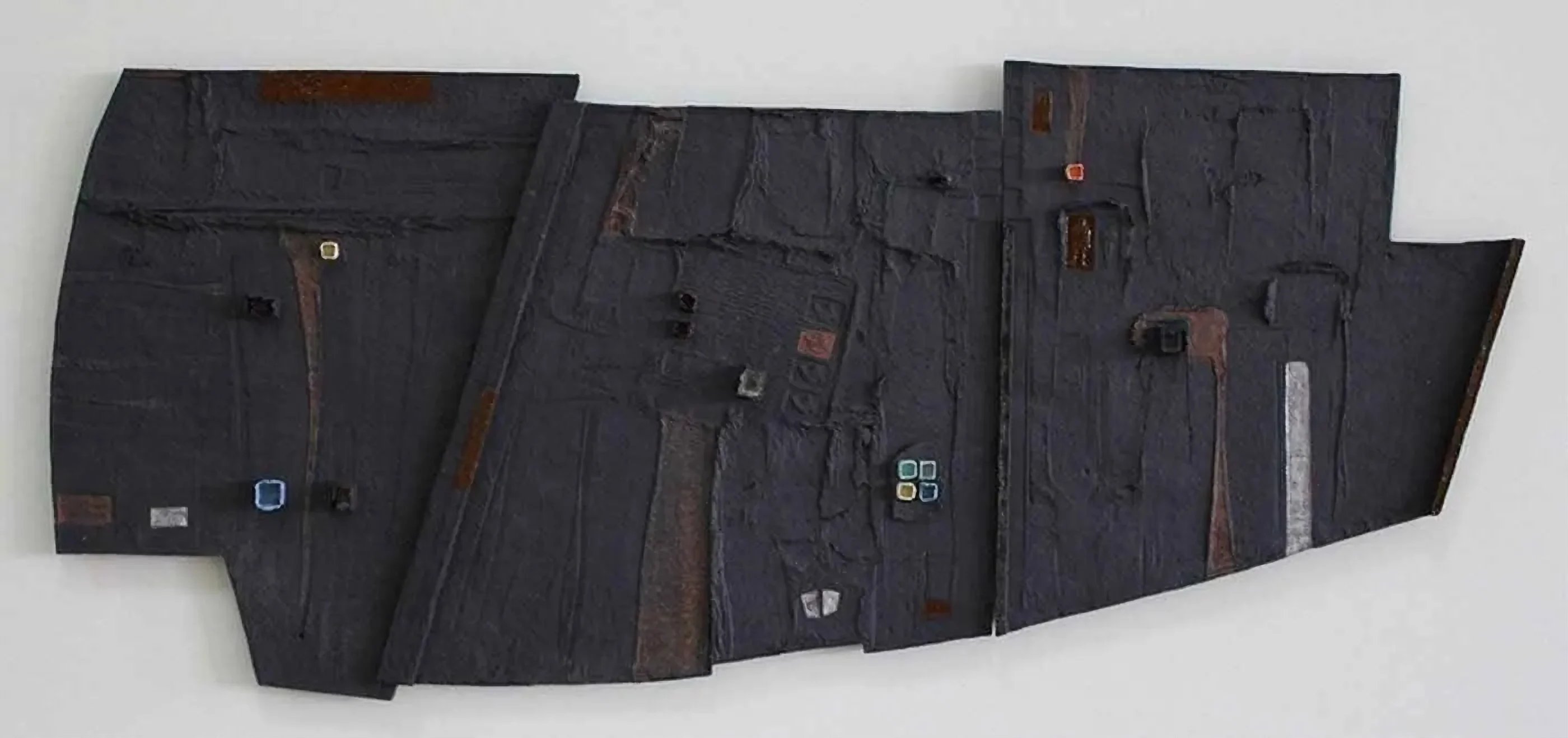 "isimsiz" eseri HASAN ŞAHBAZ tarafından 2011 yılında 34x80 cm ölçülerinde Seramik tekniği ile yapılmıştır.