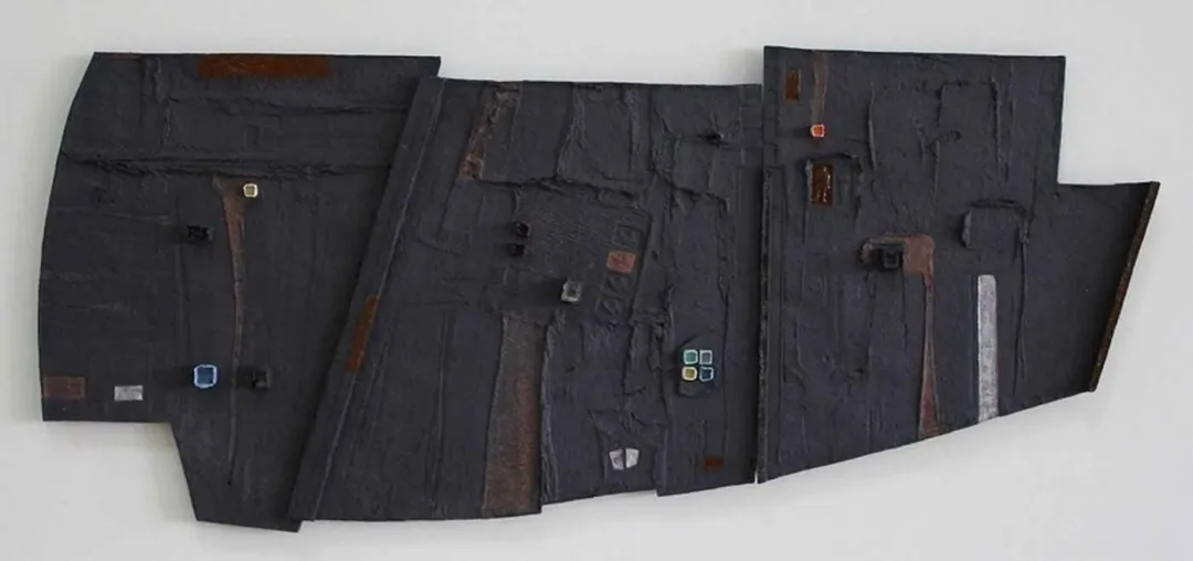 HASAN ŞAHBAZ — “isimsiz”, 2011 "isimsiz" eseri HASAN ŞAHBAZ tarafından 2011 yılında 34x80 cm ölçülerinde Seramik tekniği ile yapılmıştır.