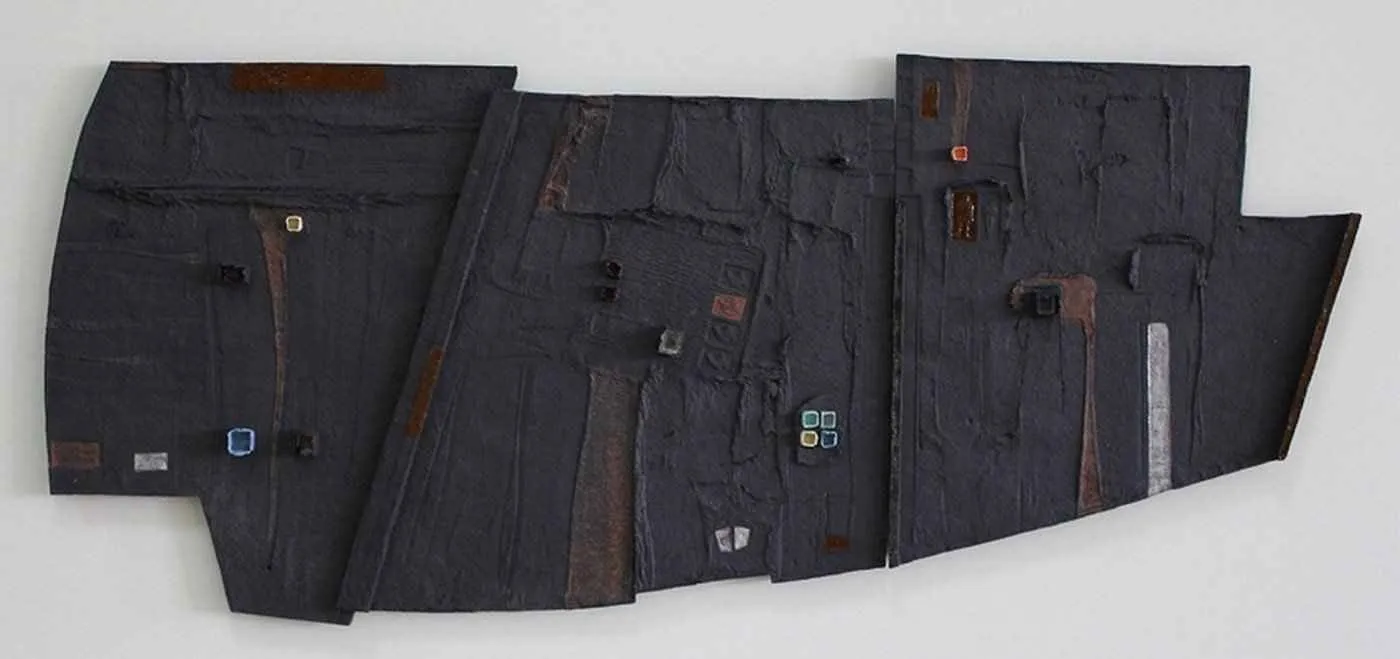 "isimsiz" eseri HASAN ŞAHBAZ tarafından 2011 yılında 34x80 cm ölçülerinde Seramik tekniği ile yapılmıştır.